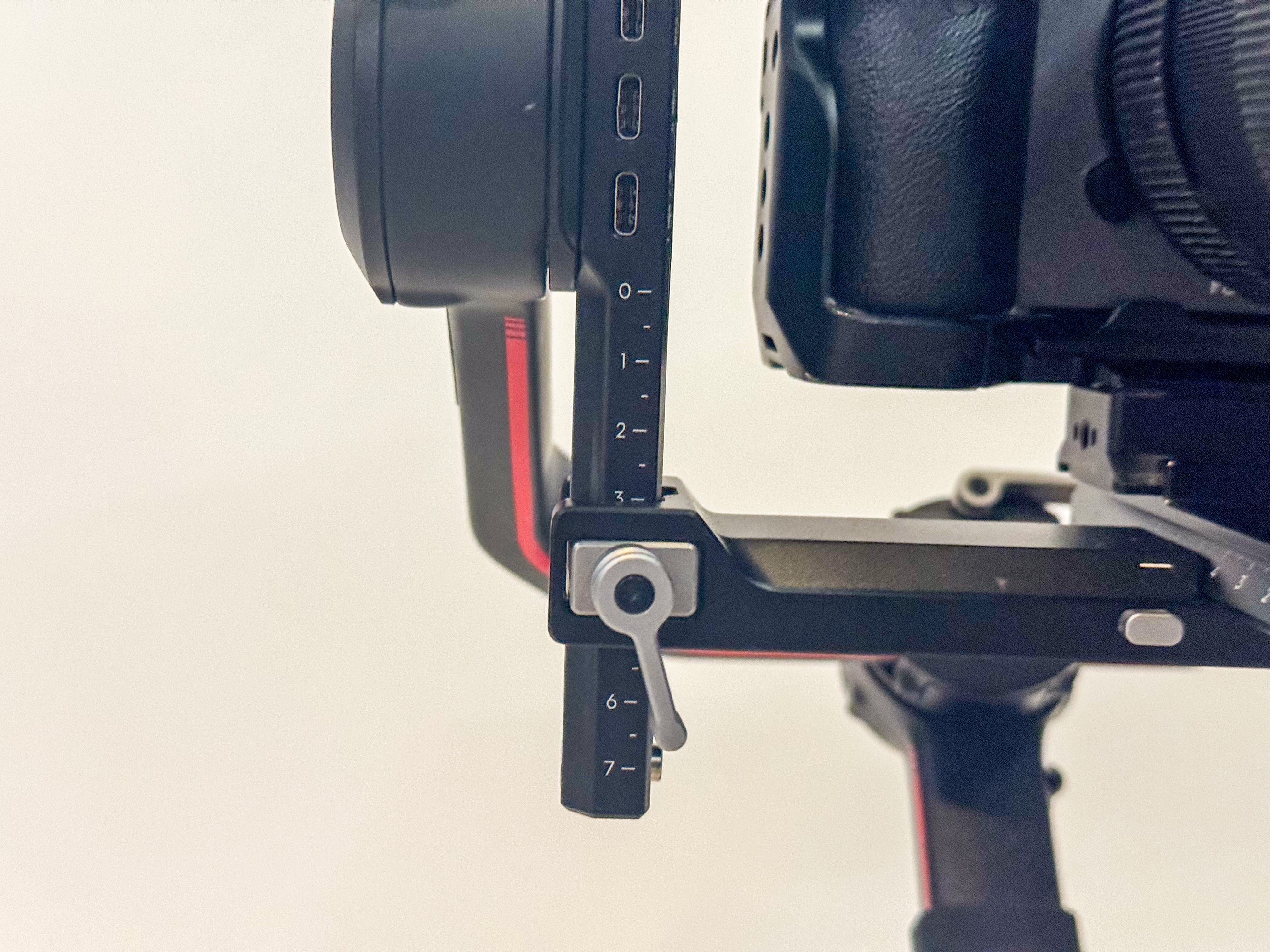 上下バランスを調整するアーム